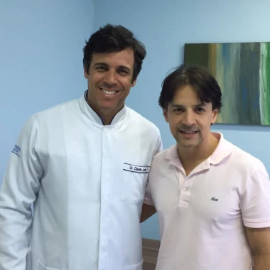 Fotografia do Dr Claudio Costa e o Fisioterapeuta da Seleção brasileira Charles Costa